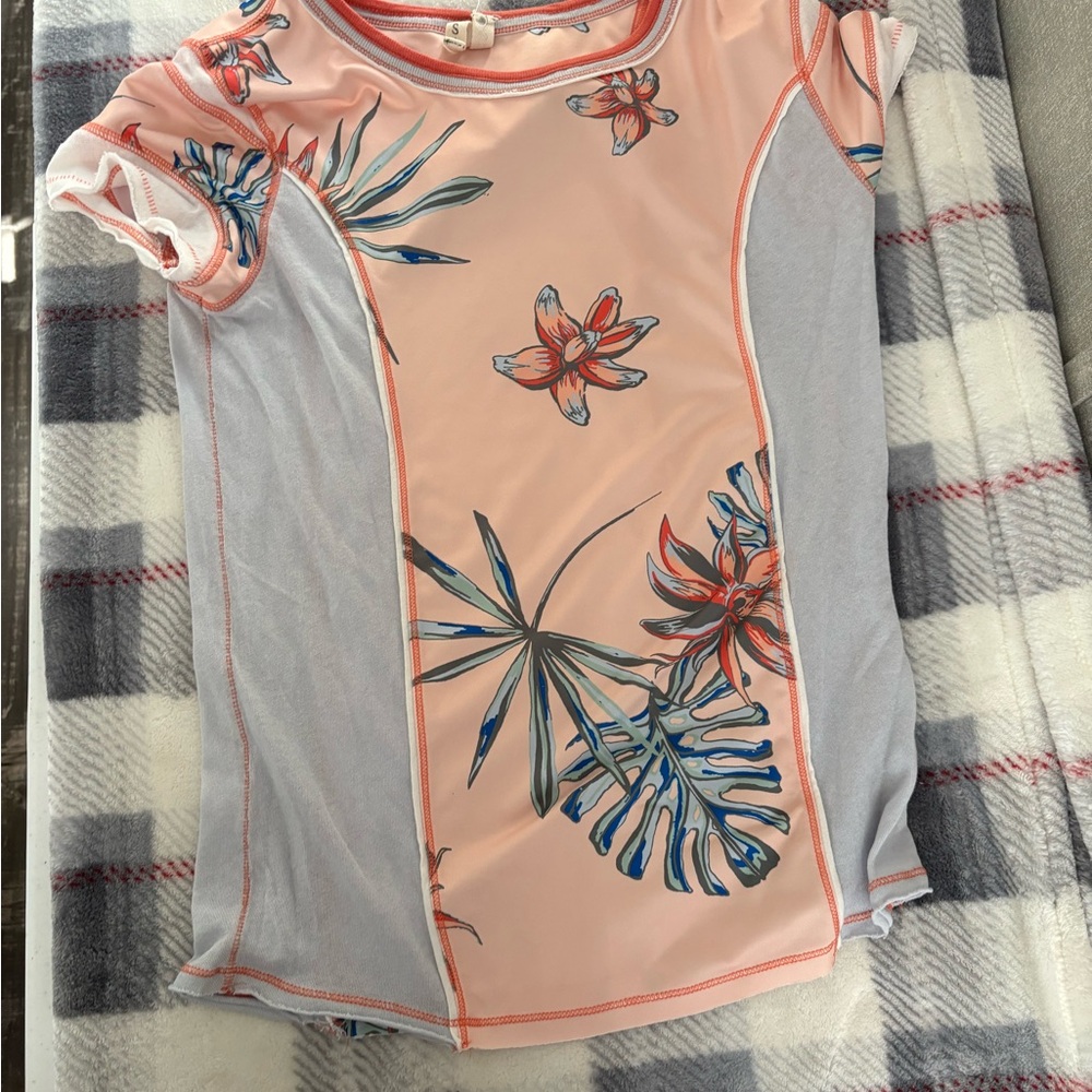We The Free/Free People Stretchy Peach/Grey Leaf Short Sleeve